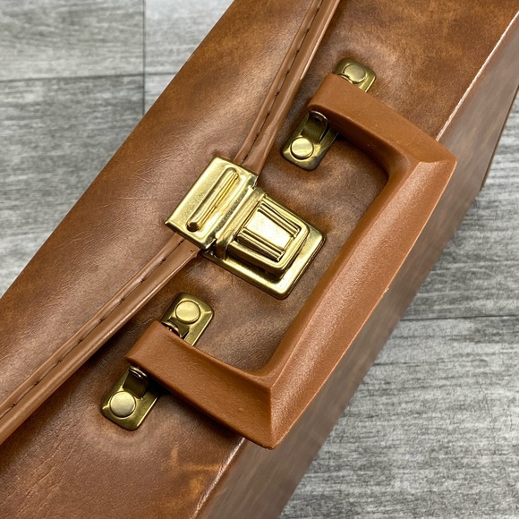 VTG Service Mfg. Co. Made in USA 24 Ct. Cassette Travel Storage Hard Shell Case - Picture 14 of 16